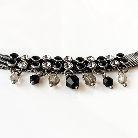 GUESS Vintage Choker Mesh Necklace, Tear Drop Earrings & Studded Bracelet Set - Picture 4 of 9